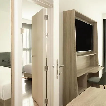 Hampton By Hilton Martiricos Hotel